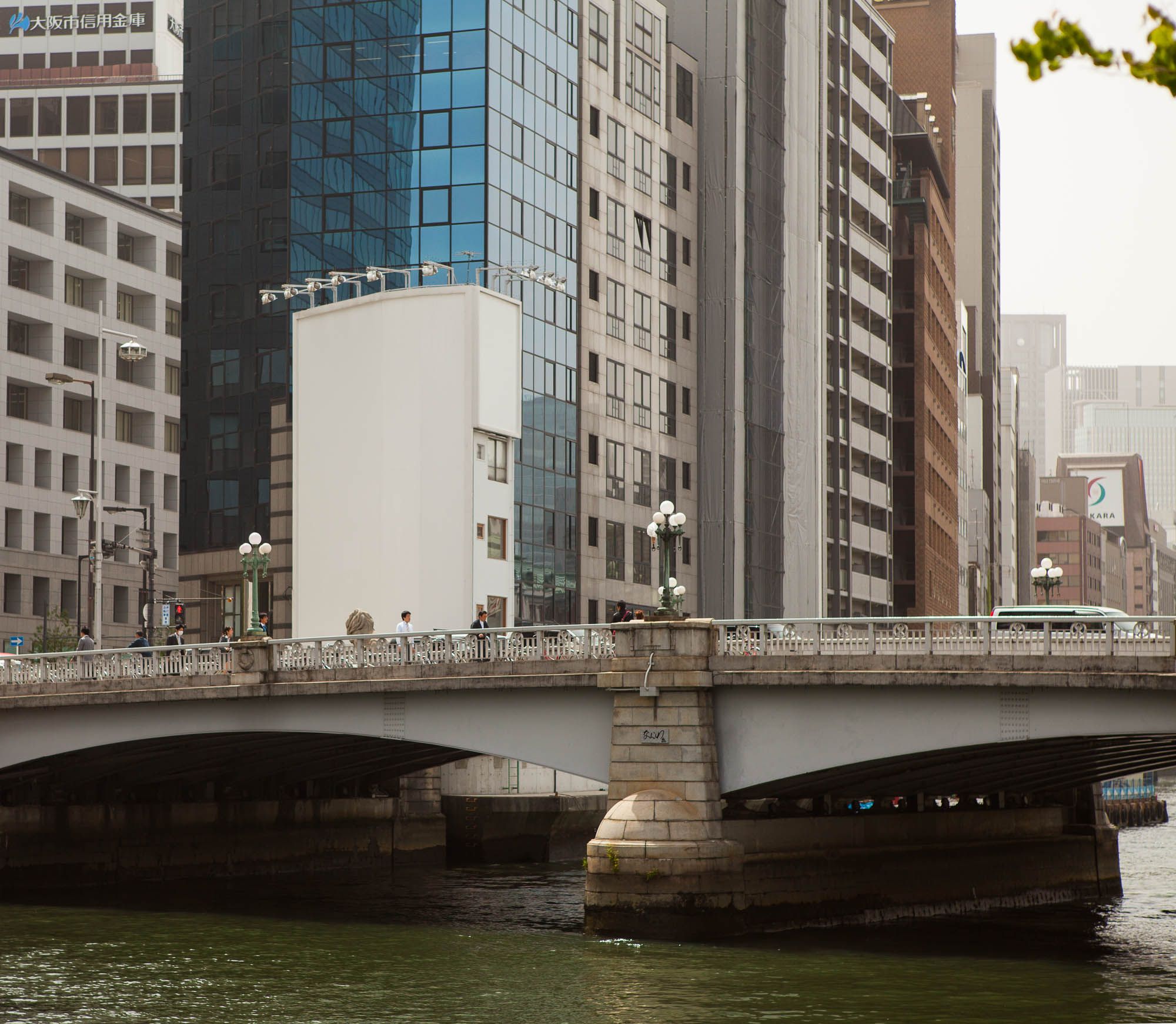 Osaka (大阪市) Architecture and Eateries