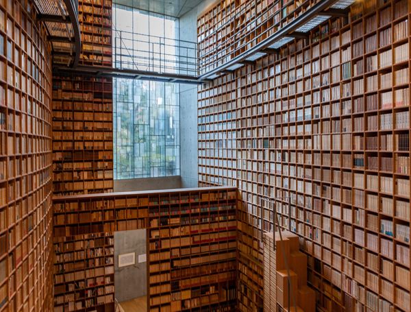 Shiba Ryotaro Memorial Museum (司馬遼太郎記念館)